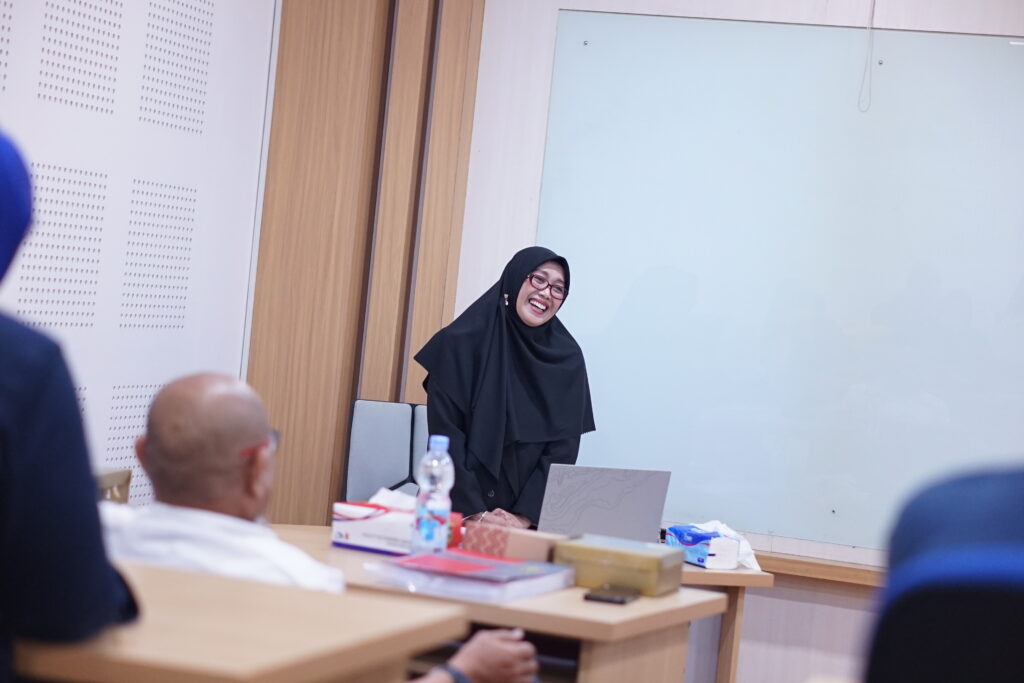 Resmi, Dosen Andi Marlinah Gapai Gelar Doktor di Unhas